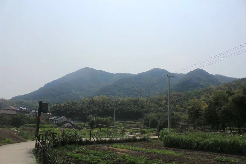 诸葛山位于富盛镇诸葛山村,为绍兴,上虞两地分界岭,海拔582米,是绍兴