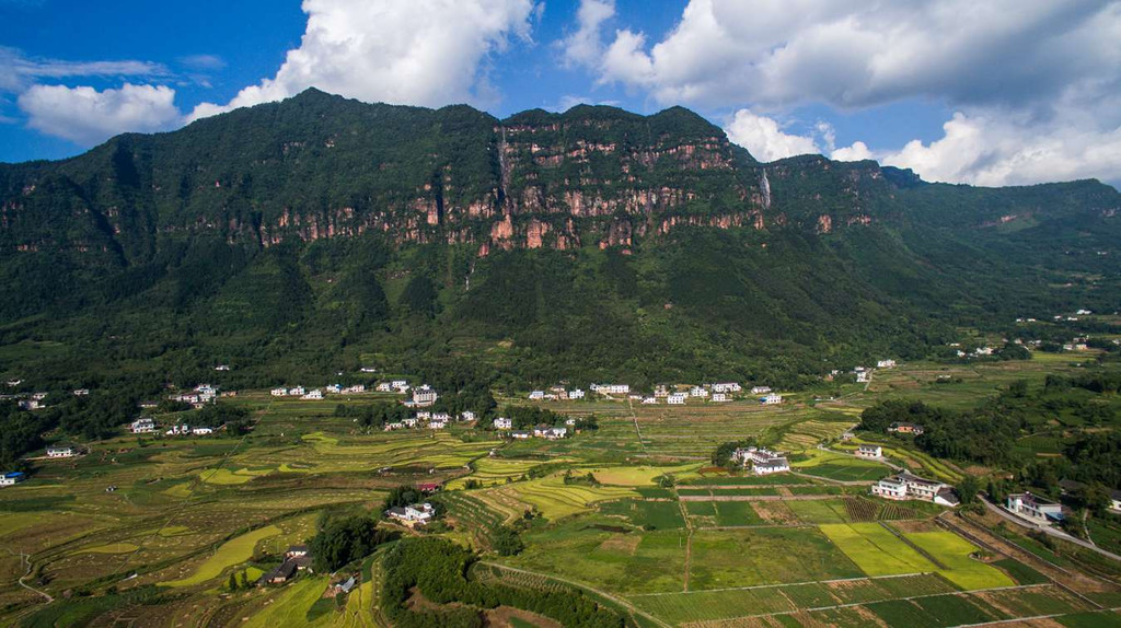 叙永县丹山风景区万亩金黄,阡陌纵横美如画!