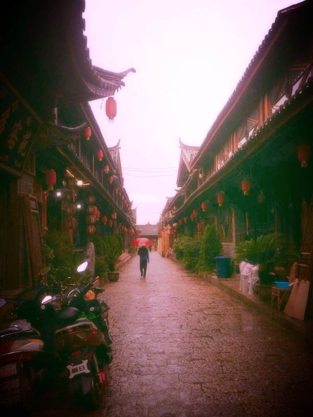 雨天的丽江古城.