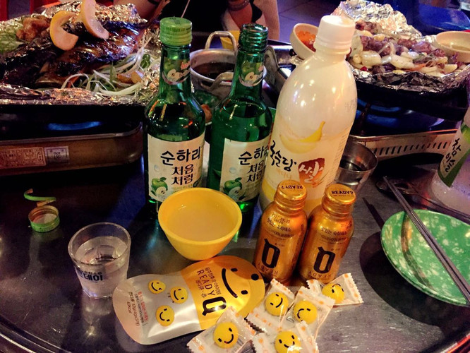因为要喝个痛快,就给小伙伴推荐了ready-q解酒糖,喝前吃三颗,喝后吃