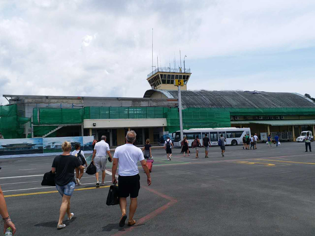 西港机场,候机楼就你们大,自己看吧