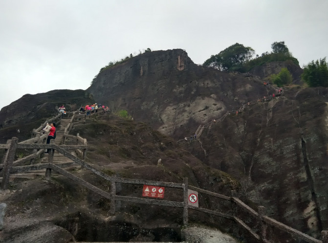 天游峰的登山步道