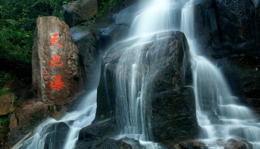 级旅游景区,是安徽省首批风景名胜区,距国家5a级景区——九华山25公里