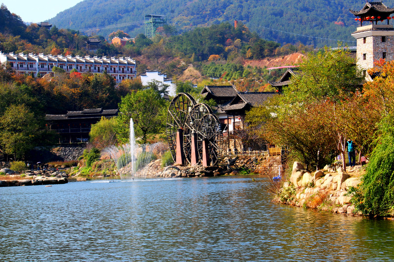 琼山秀水仙境地,浪漫情怀别样天--锦里沟秋色美(续)
