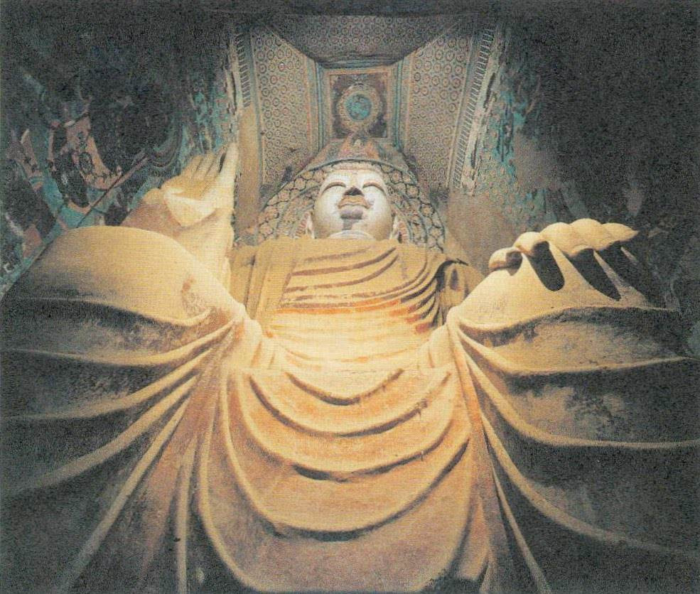 九层楼内的弥勒大佛,是莫高窟的第一大佛