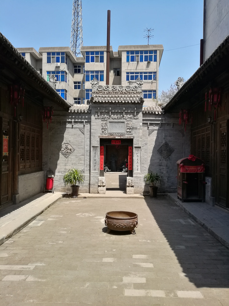 周家大院,坐北朝南,砖木结构,是北方典型的民宅古建.