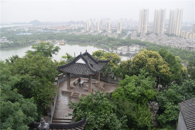 北固楼一定要上去,真的风景很好,还可以看到甘露渡码头. 北固山最近