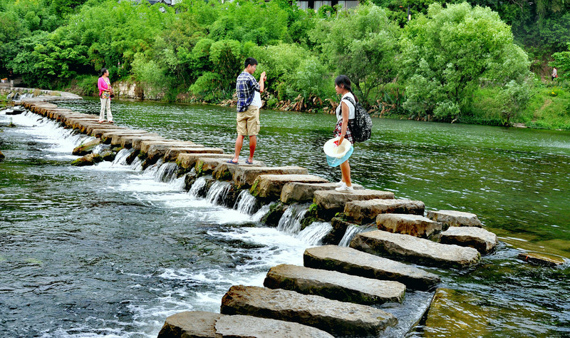 花溪公园——花溪河——浪漫的水中步道