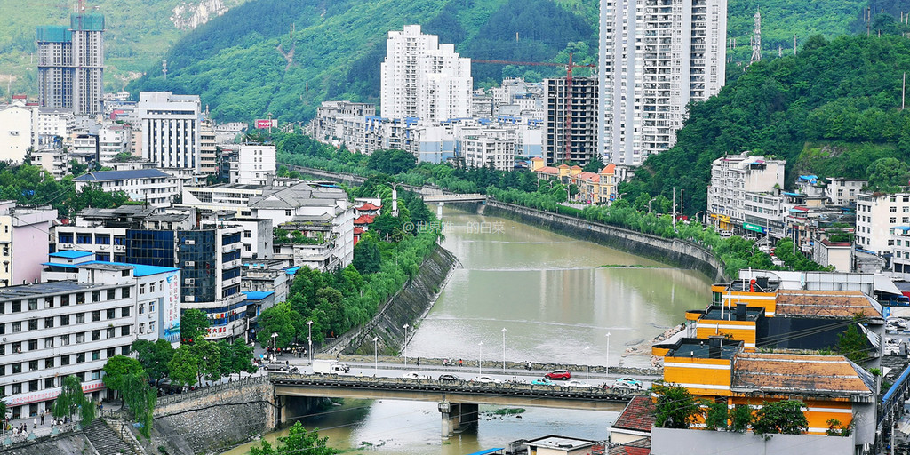 黔江区,属重庆市下辖区,位于重庆东南部,地处武陵山区腹地,素有"渝鄂