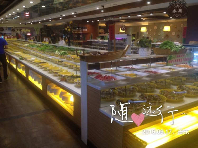 新玛特内有家自助餐,47元/位,99元/双人,这价格定的真是太烧脑.