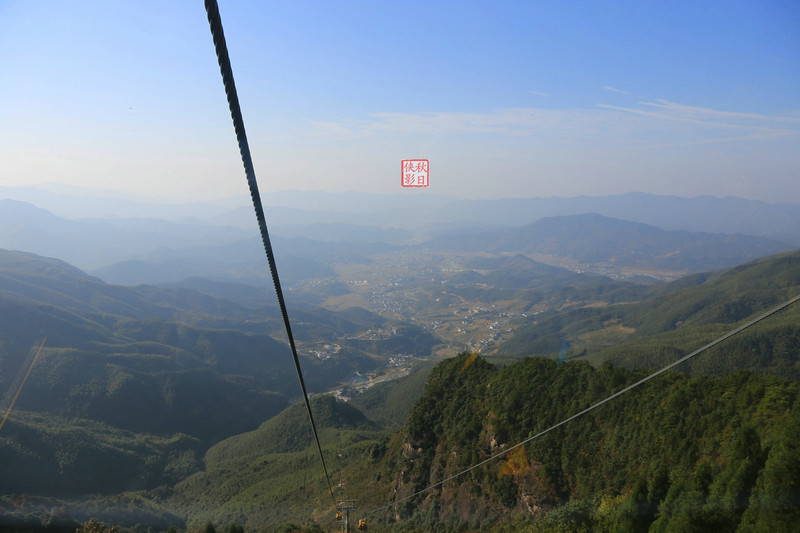 而且据说从山脚到中庵也没啥风景,倒反在索道上可看层次分明的武功山