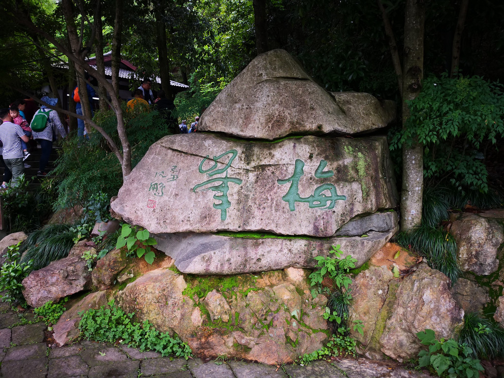 梅峰岛是千岛湖中观景最佳的小岛,广为流传的千岛湖风景就是在