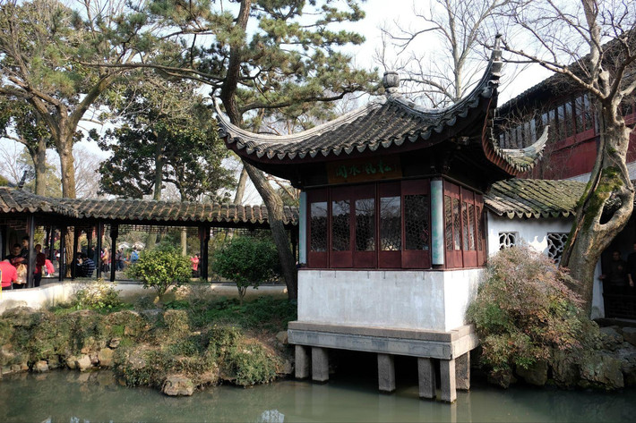 总之,这里自古就是风水宝地. 后世,拙政园里也先后居住过