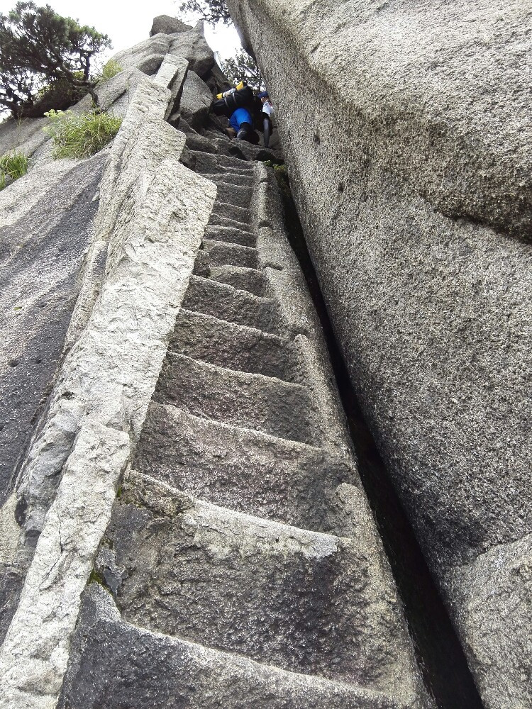 匆匆黄山行,挑战天都峰