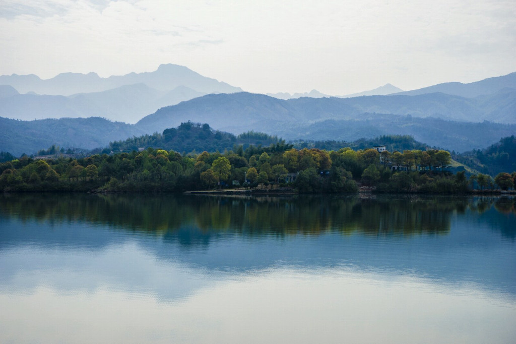 流经龙泉,遂昌,江山,衢江区,在衢州市东3公里处汇入衢江