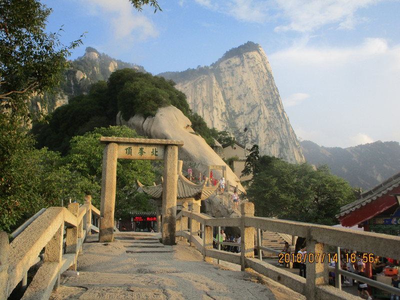 华山--无限风光在险峰