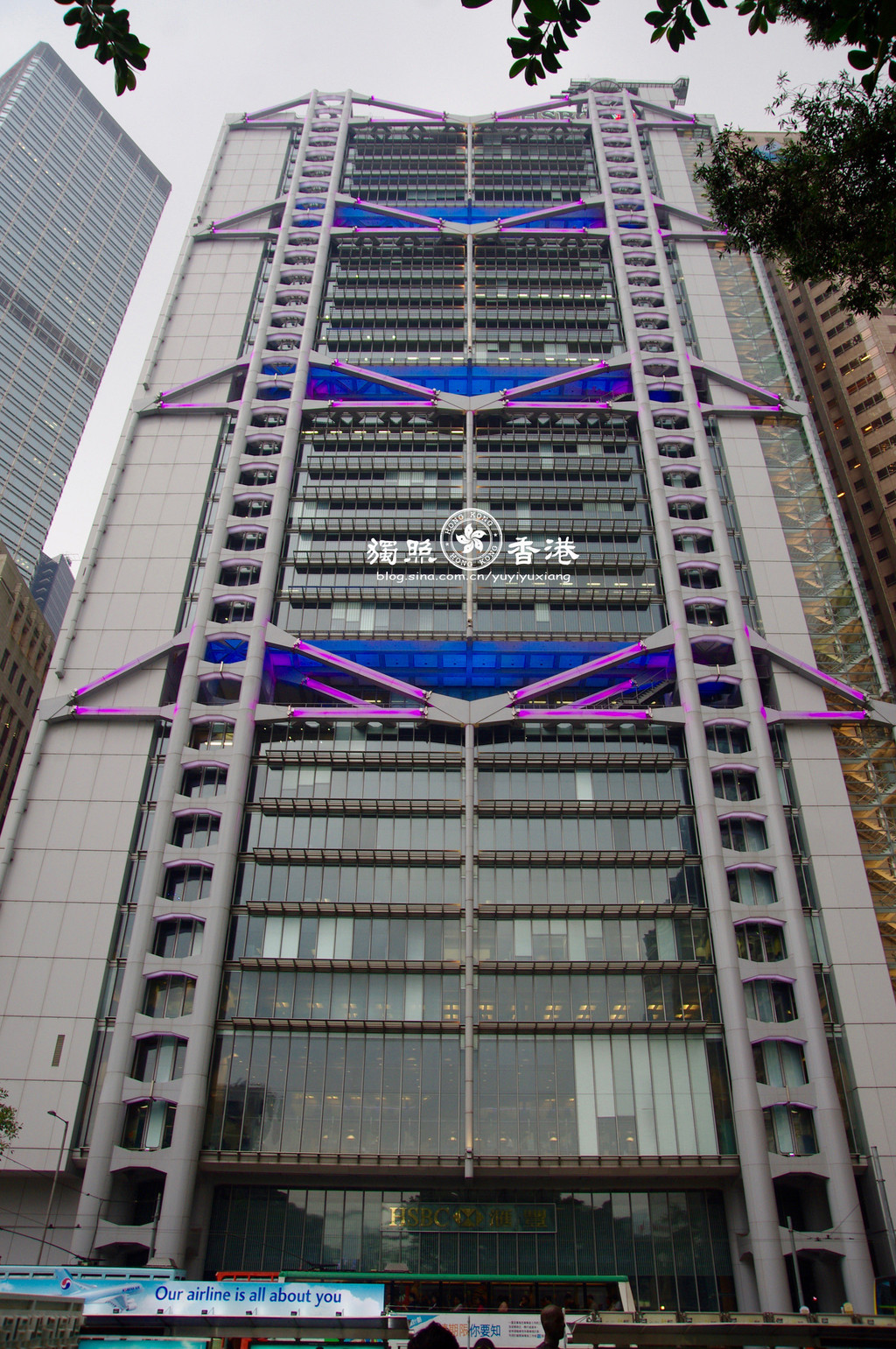 香港汇丰银行大厦耗资52亿港元重建,是当时全球最昂贵的建筑物及首幢