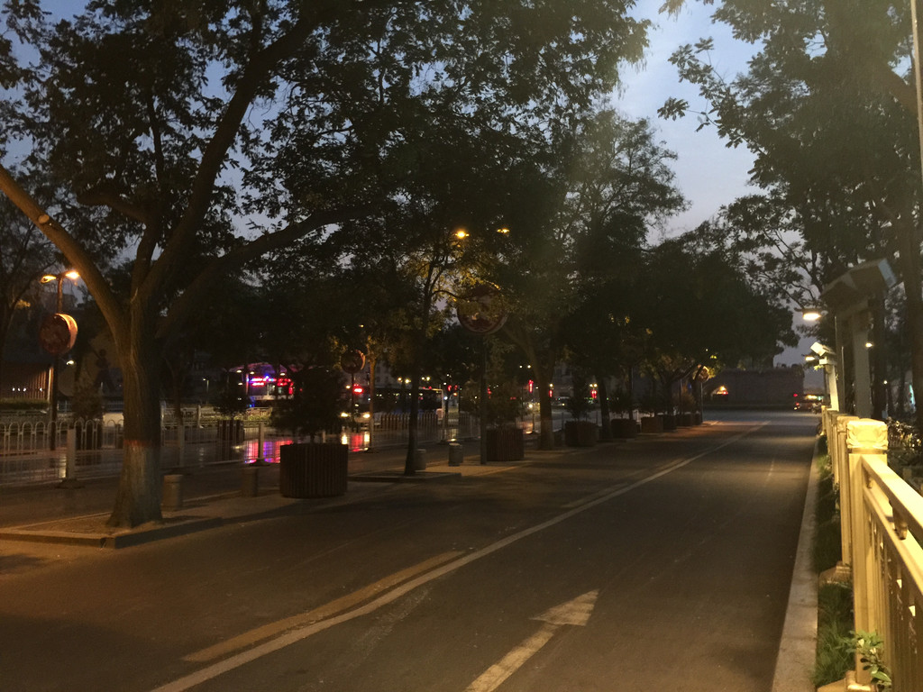 早上6点的西大街