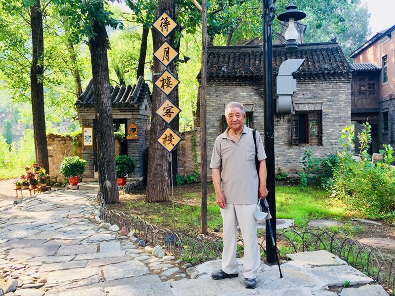 绿树掩映下的柴门小院,大家都好喜欢这个客栈