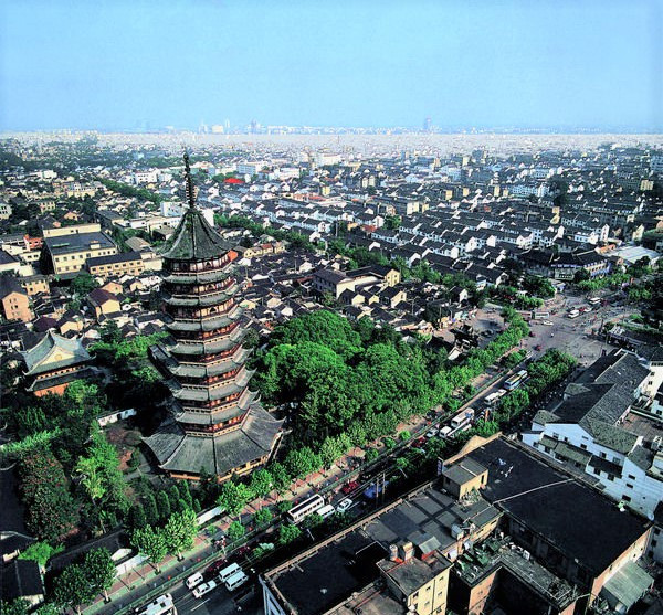 苏州,古称吴,简称为苏,又称姑苏,平江,是国家历史文化名城和风景旅游
