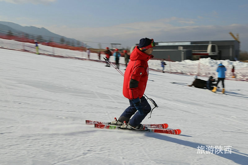 太白鳌山滑雪场初体验 在摔跤中享受大美风光