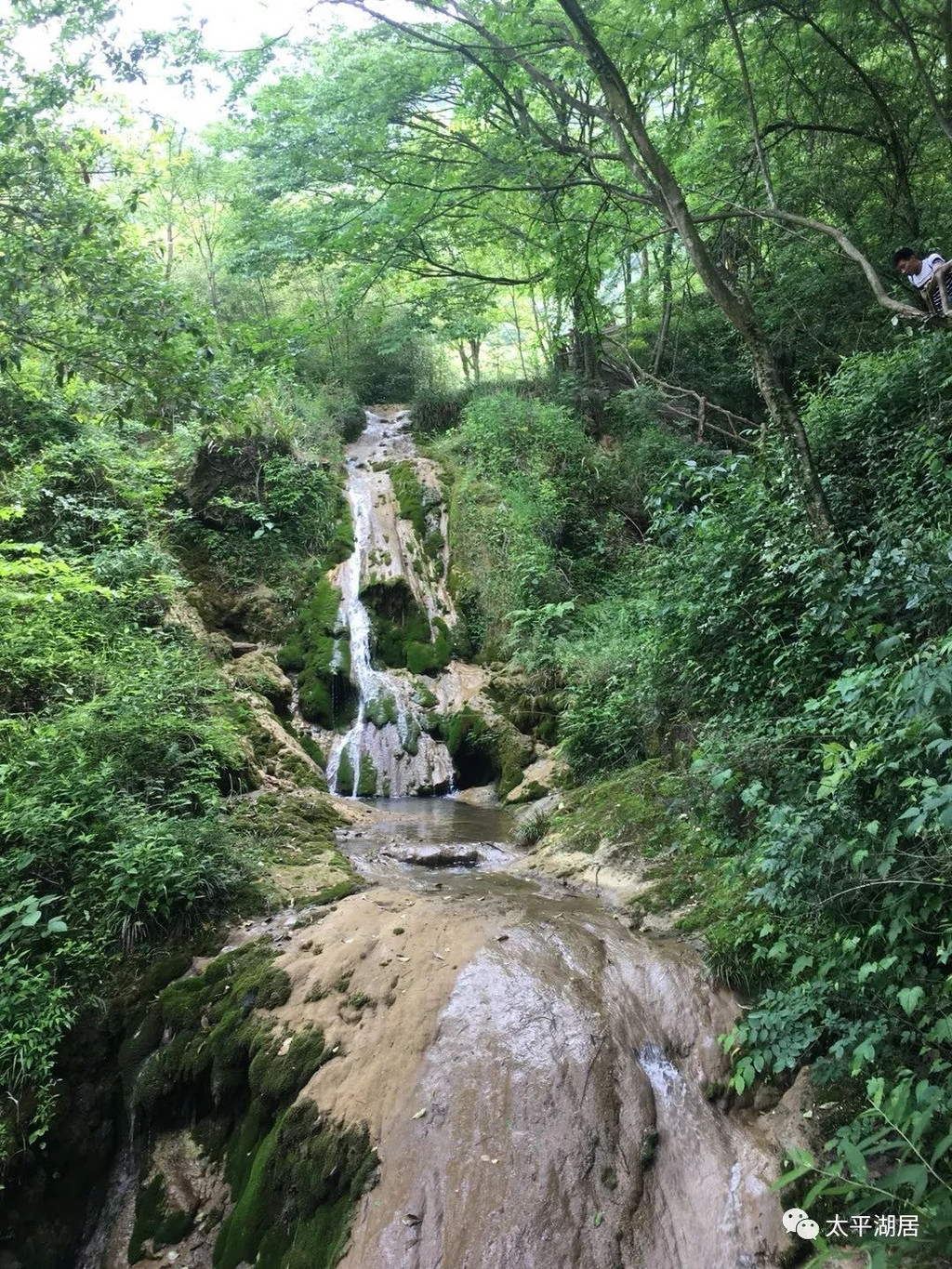 宝峰岩位于宝峰村,与桃花潭景区同属桃花潭镇,想来李白必是厚爱此地