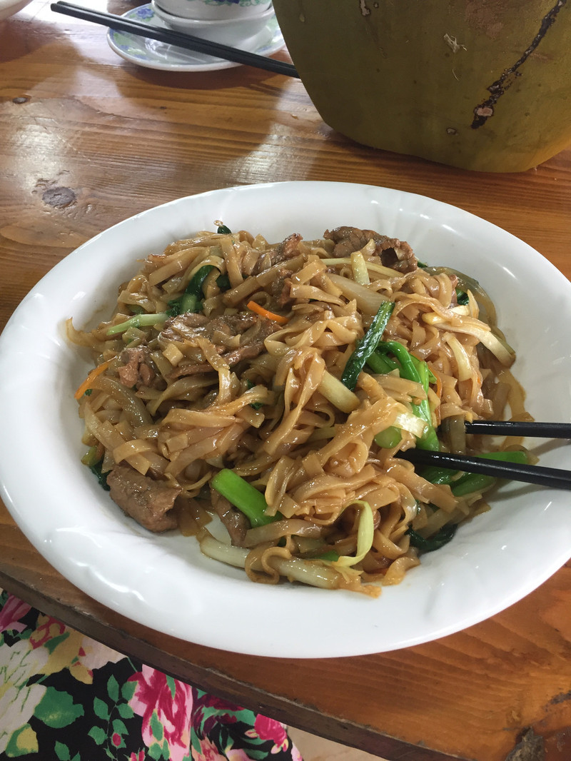 牛肉炒河粉 好吃   出门在外还是要吃本地菜
