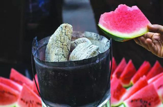 多彩的民族文化,总会给你意想不到的精适.