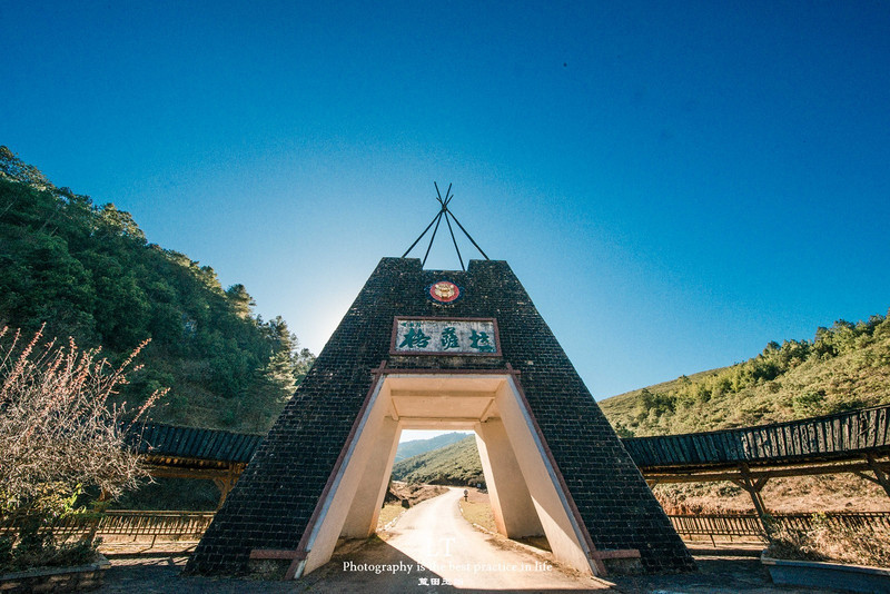 格沙拉生态旅游区 格萨拉生态旅游区位于攀枝花市盐边县西北角,是黄金