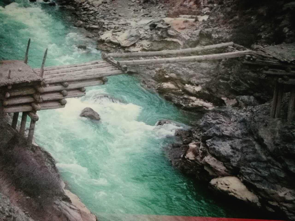 腊子口是甘川古道上的一处峡谷隘口,自古就有"川甘咽喉,天险门户之称"