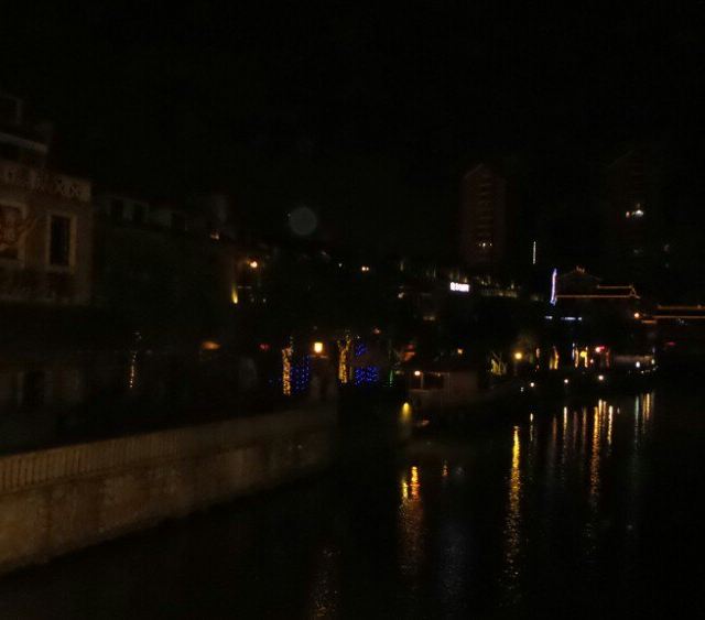 河边夜景