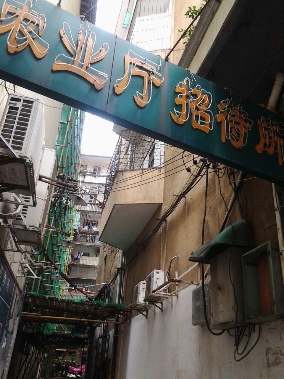 【携程攻略】南宁猪霸王米粉(当阳街分店),南宁