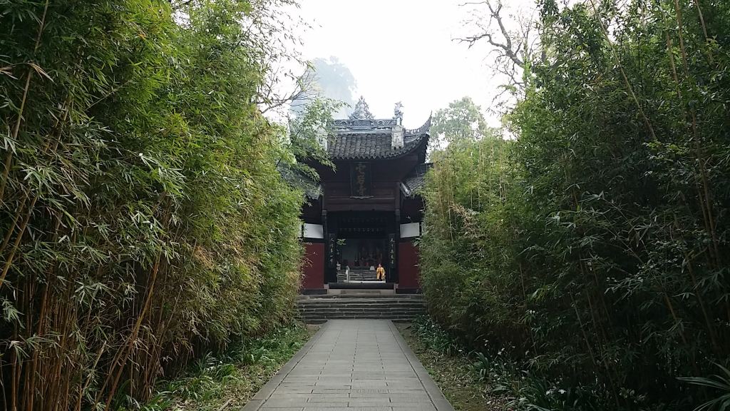 再到云岩寺,这是窦圌山一绝.