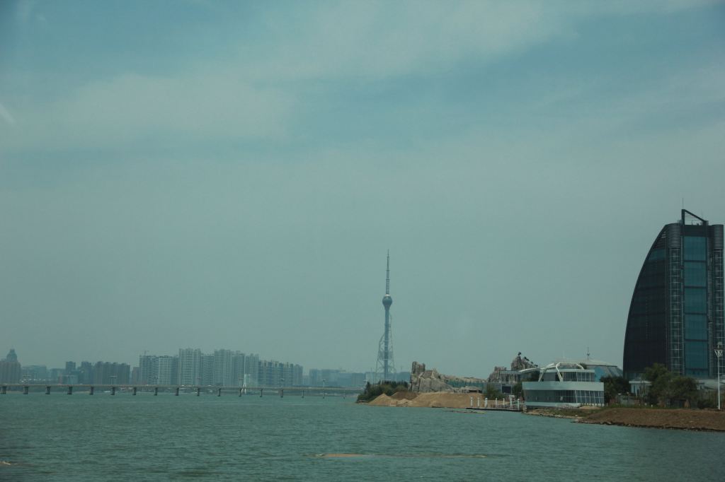 带着女儿看世界之临沂人民公园,沂河南岛