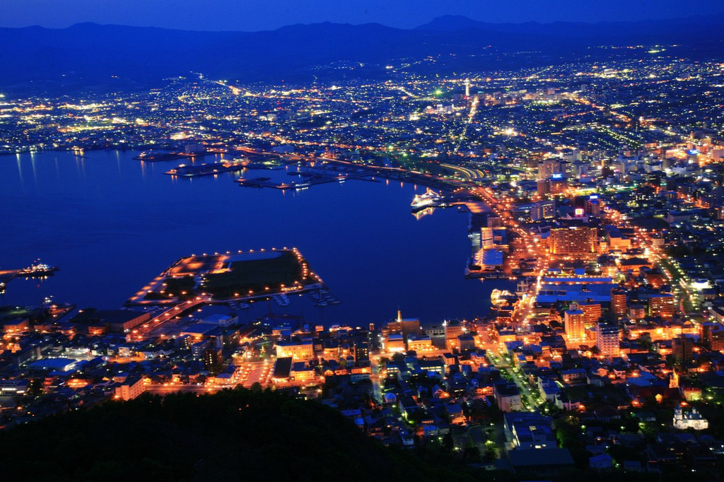春游北海道,泡温泉赏芝樱,看函馆百万夜景