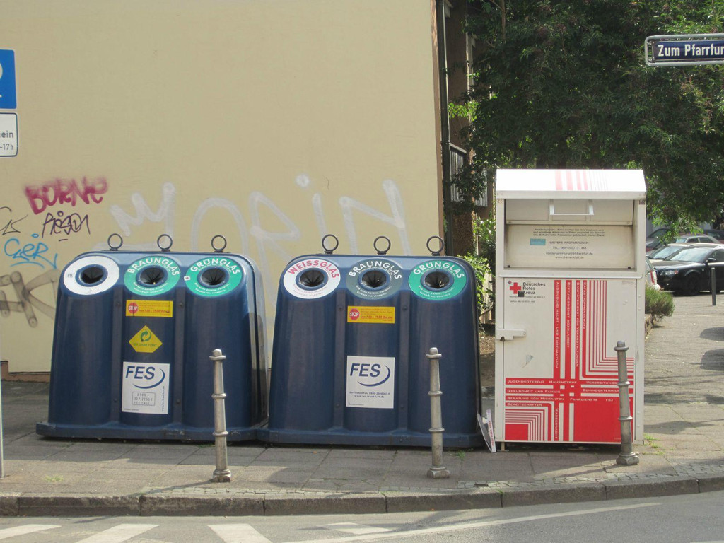 德国的垃圾分类已经非常成熟了,街上到处是分类投放的垃圾桶