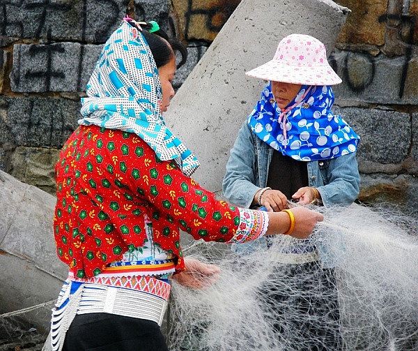 厦门周边的大岞渔村惠安女风采 崇武古城的民居文化