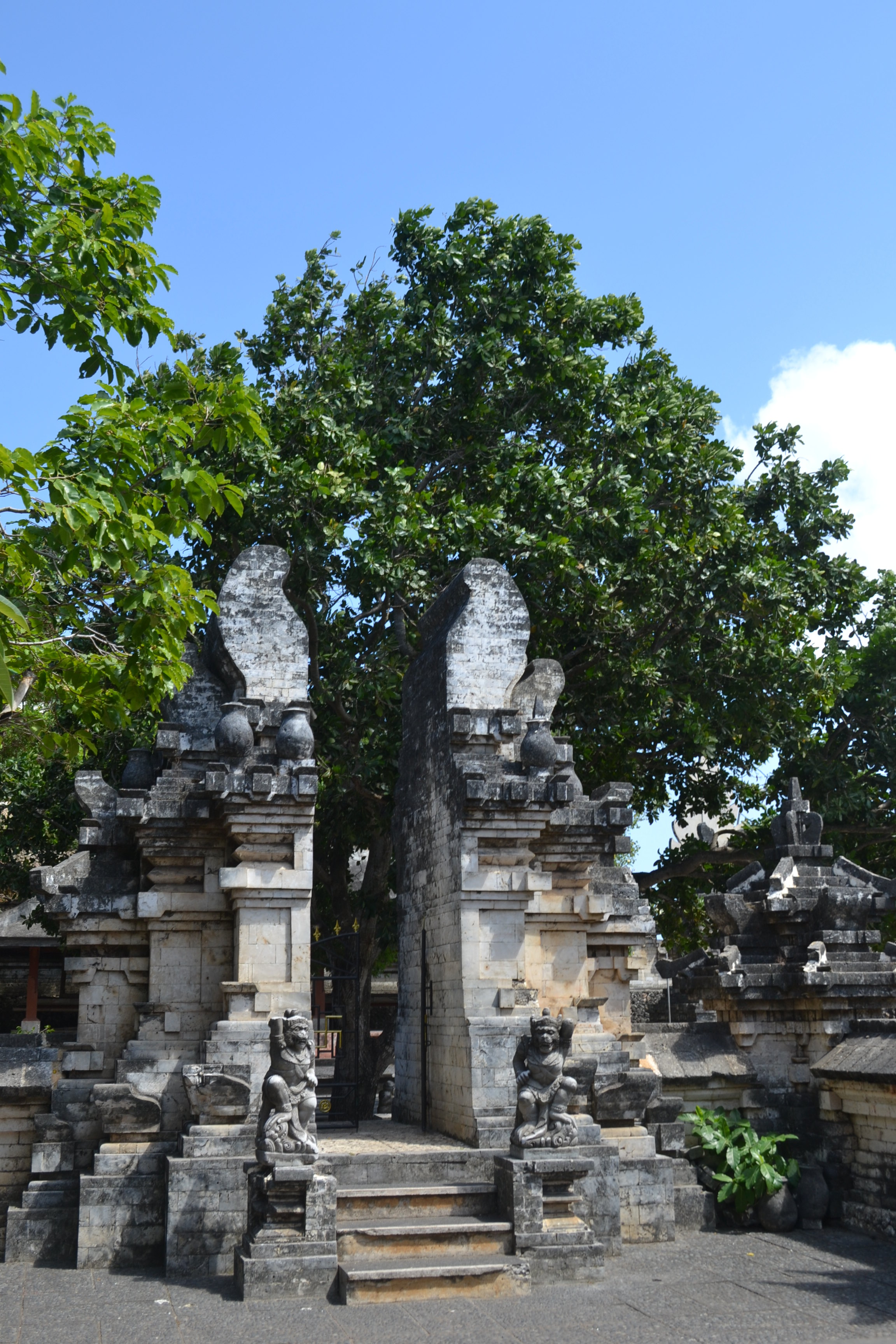 乌鲁瓦图有巴厘岛最早的神庙,但是只允许印度教信徒进入!