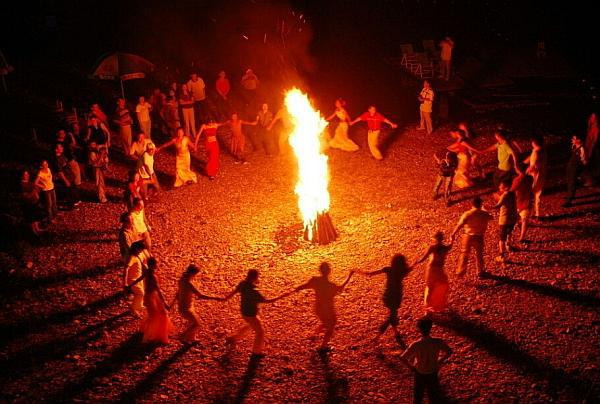 祭敖包 蒙古族的祭祀,最隆重的是祭敖包.