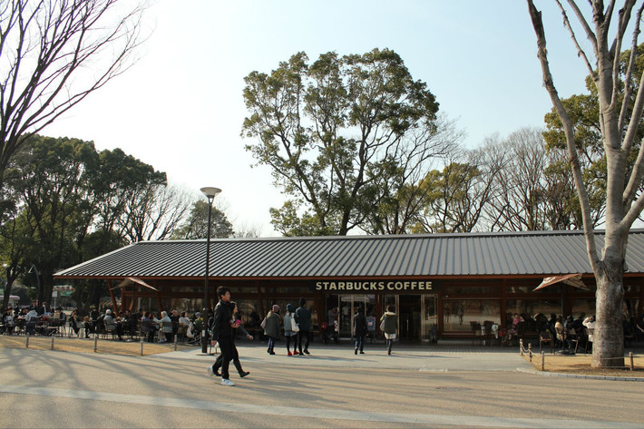 上野公园内的星巴克