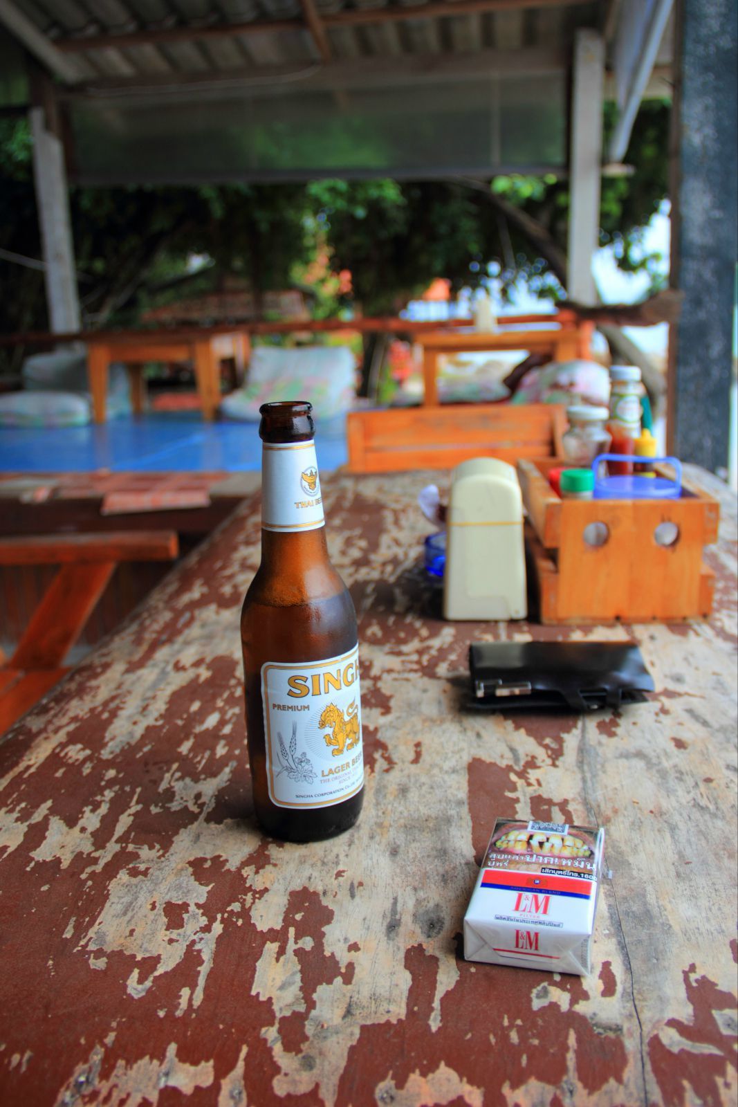 当地啤酒和烟 帕岸岛