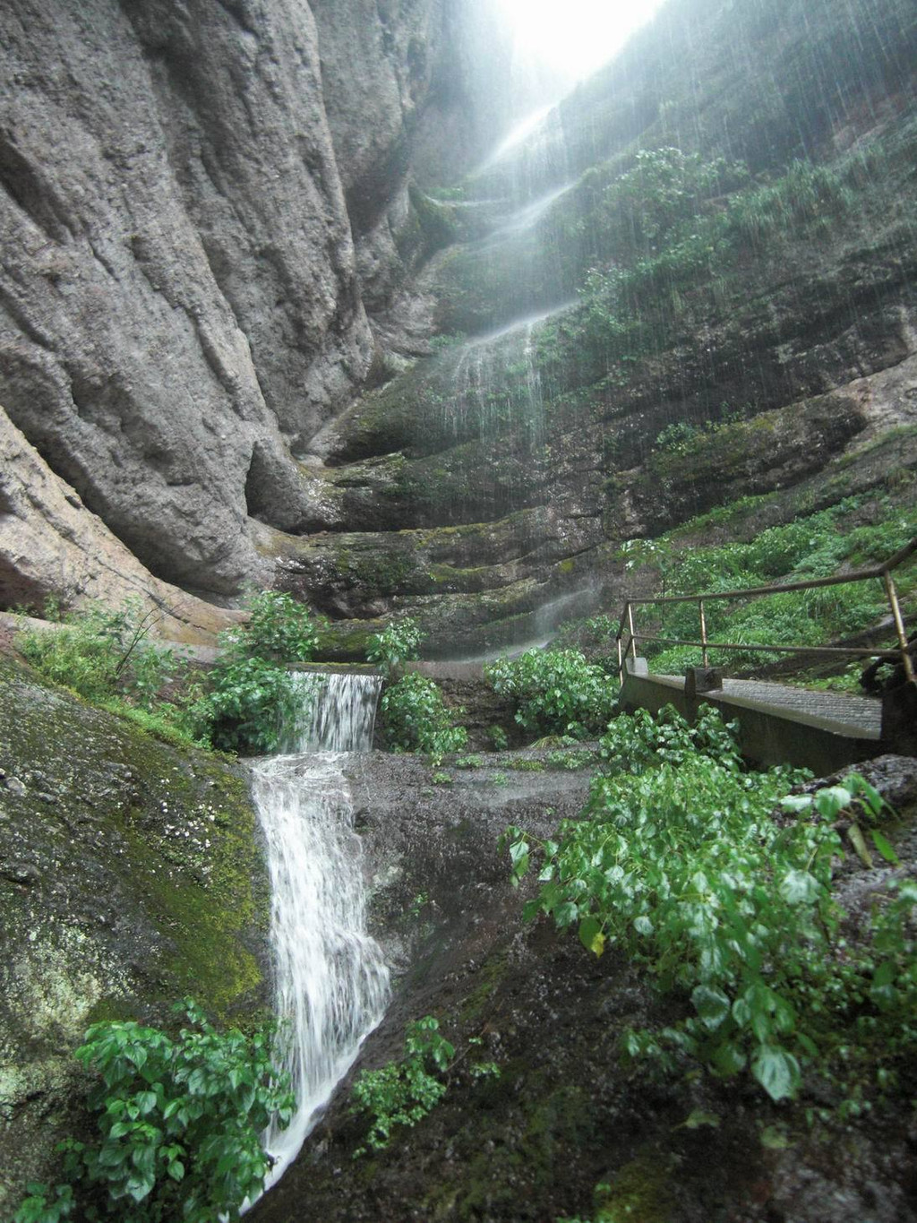 随手拍#世界这么大,一地一地游:浙江武义大红岩崆峒山