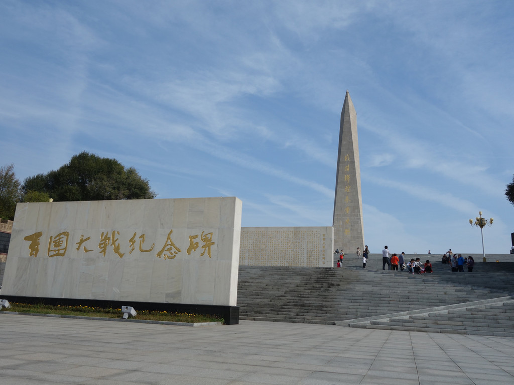 站在狮脑山最高点,如果天气好的话,可以俯瞰阳泉市区全景,照片留影