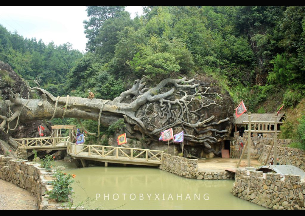 绿林景区入口,还有土匪在这边把守,想此路过,留下买路财