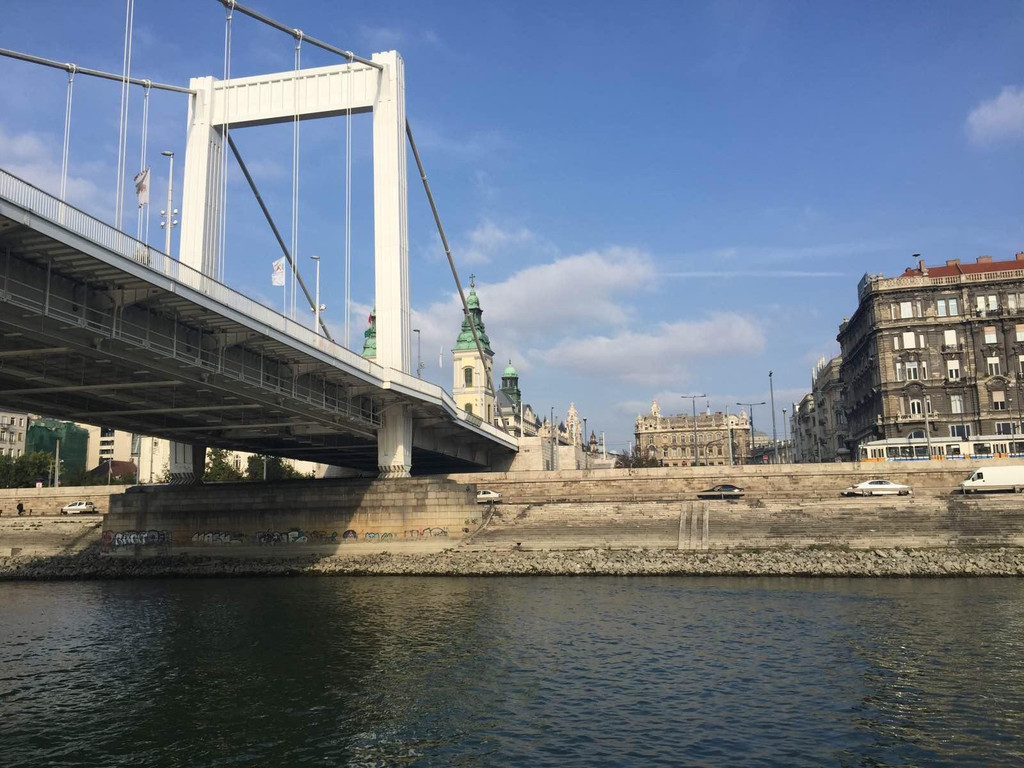 布达佩斯伊丽莎白桥                        