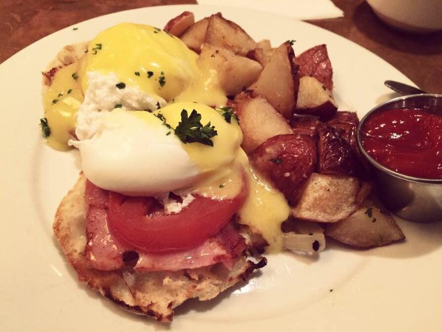 美式brunch名点egg benedict,属于美系早餐中的大饼油条老虎接造了