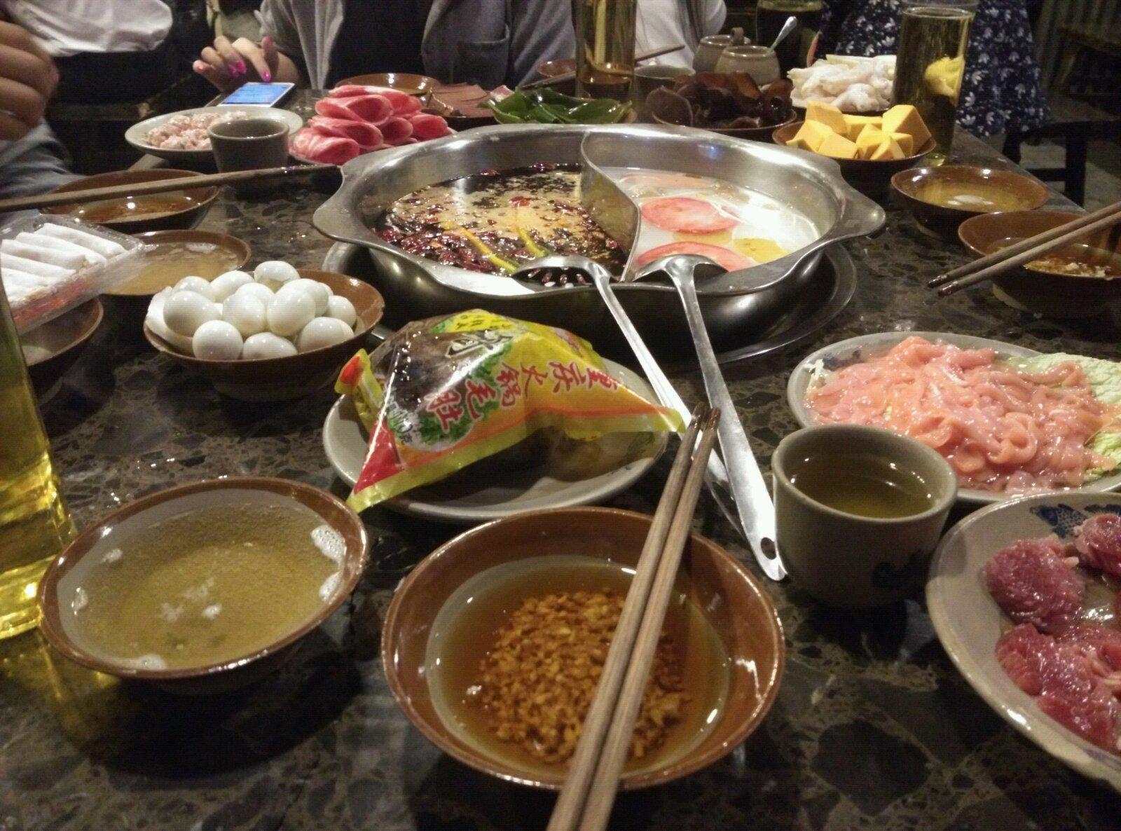 青旅小伙伴伙拼吃火锅 重庆火车北站