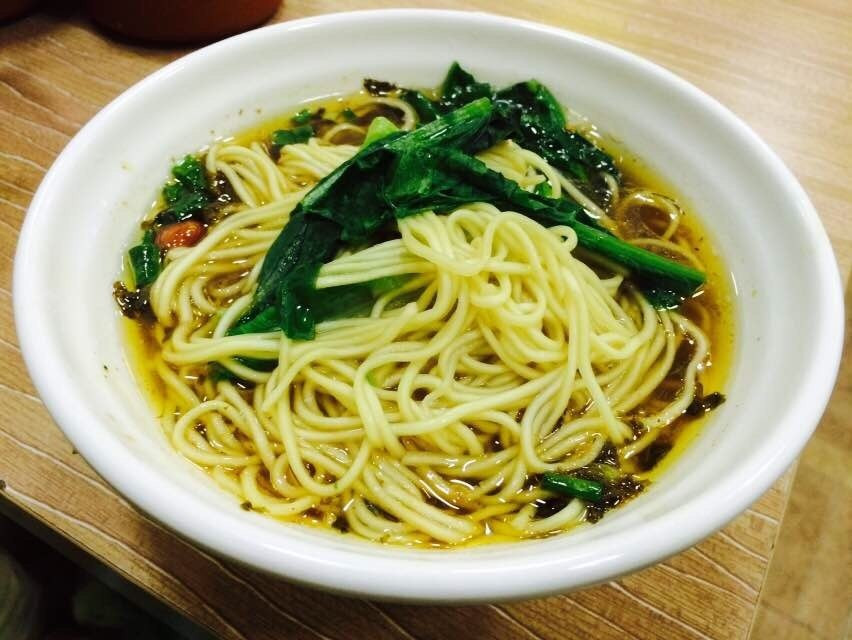 这家吃的清汤小面,许多人称赞,但我觉得味道