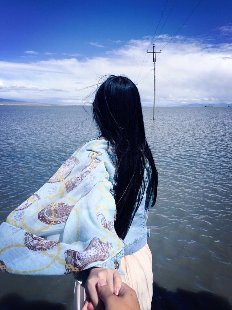                      这张背影照