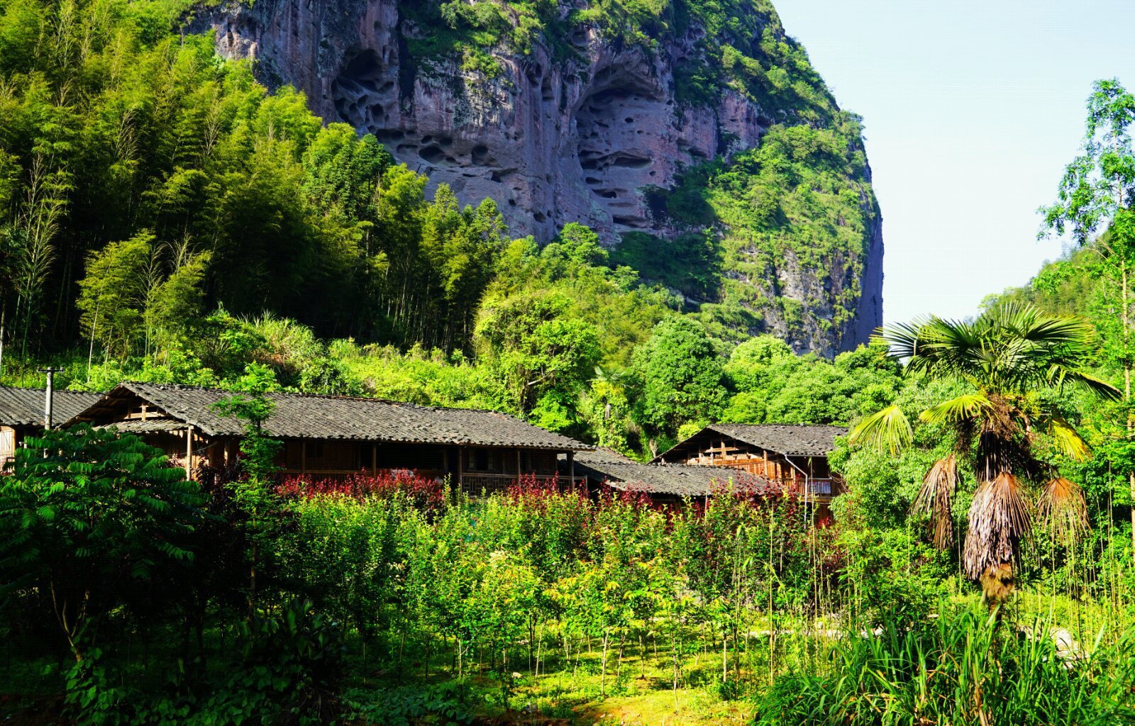 大峡谷在寨下村(进口处保留若干老寨老宅) 寨下大峡谷